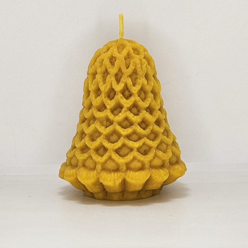Sviečka z včelieho vosku: zvonec s krajkovým vzorom
