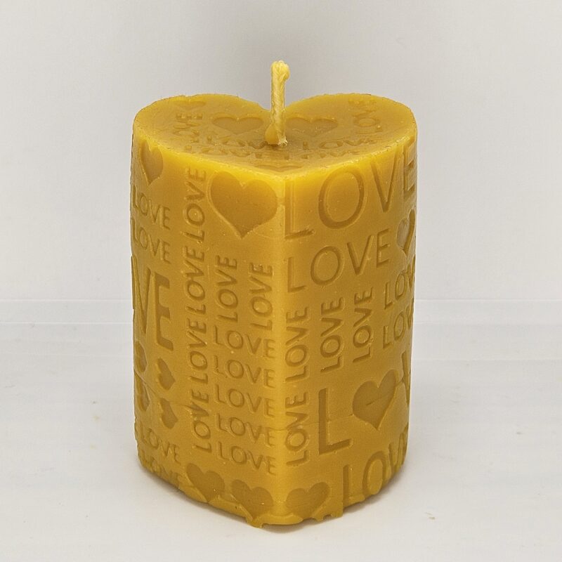 Sviečka z včelieho vosku: srdce "LOVE"
